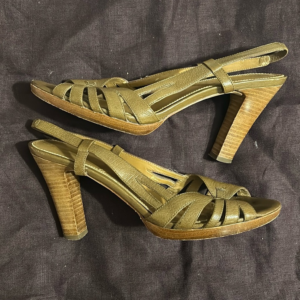 Tahari Heel in brown/green leather upper & sole